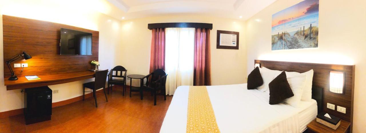 Klir Waterpark Resort And Hotels Guiguinto Esterno foto