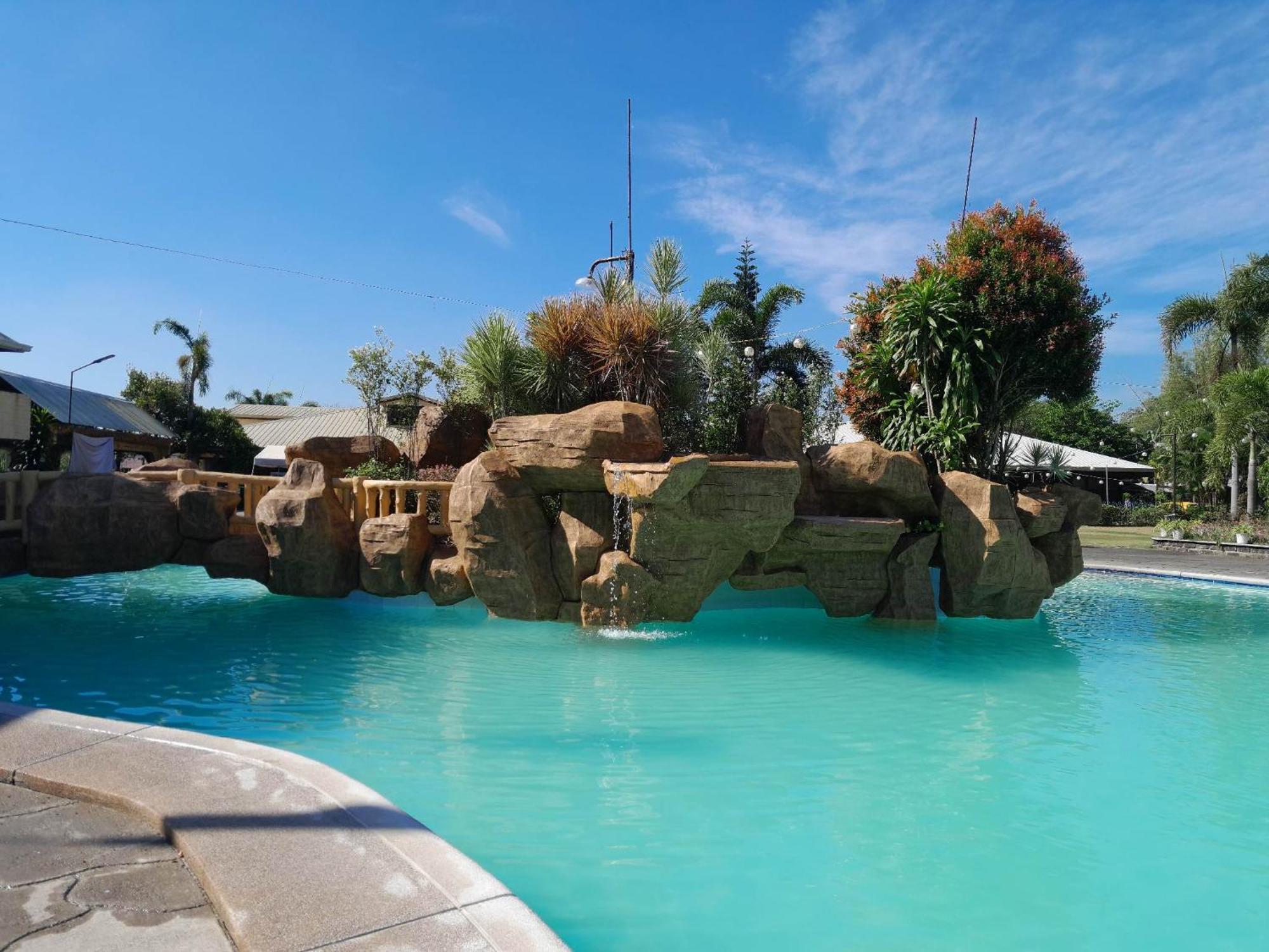 Klir Waterpark Resort And Hotels Guiguinto Esterno foto