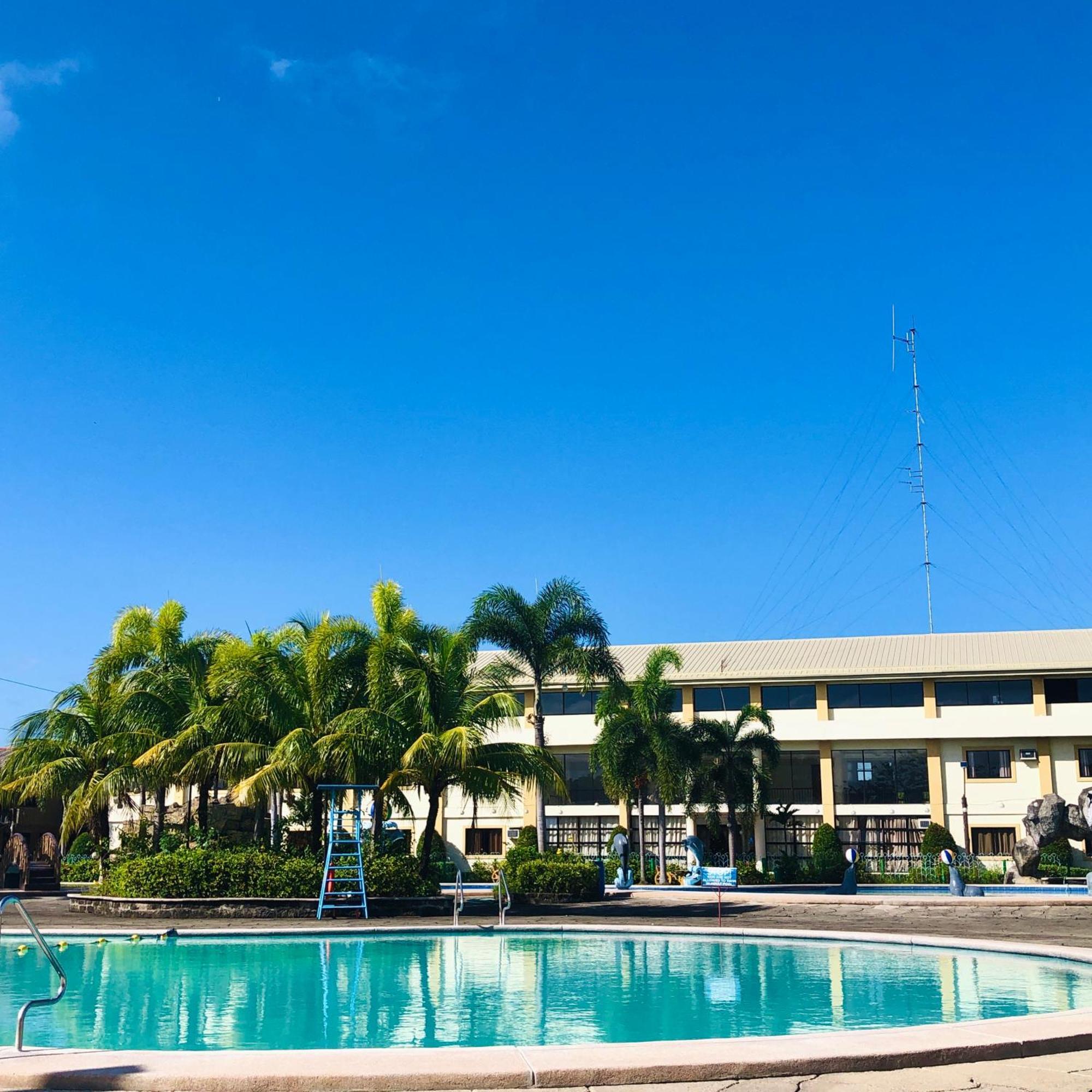 Klir Waterpark Resort And Hotels Guiguinto Esterno foto