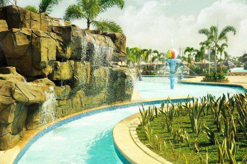 Klir Waterpark Resort And Hotels Guiguinto Esterno foto