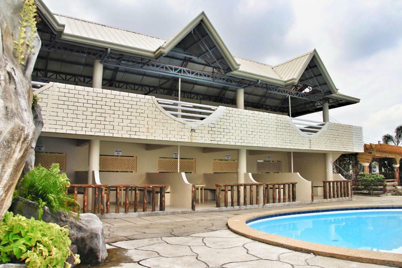 Klir Waterpark Resort And Hotels Guiguinto Esterno foto